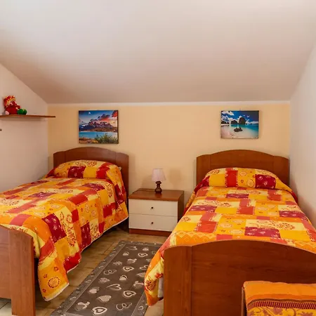 Bellavista Garden And Flowers